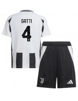 Juventus Federico Gatti #4 Hjemmedraktsett Barn 2024-25 Korte ermer (+ bukser)